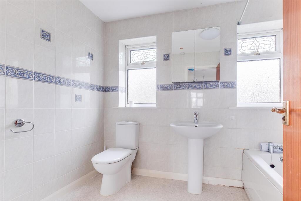 Additional image 12 of Meadow Lane, Willaston, Neston