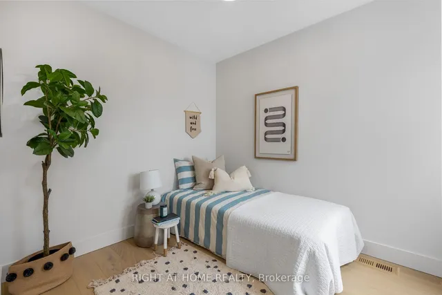 Additional image 27 of 768 Richmond St