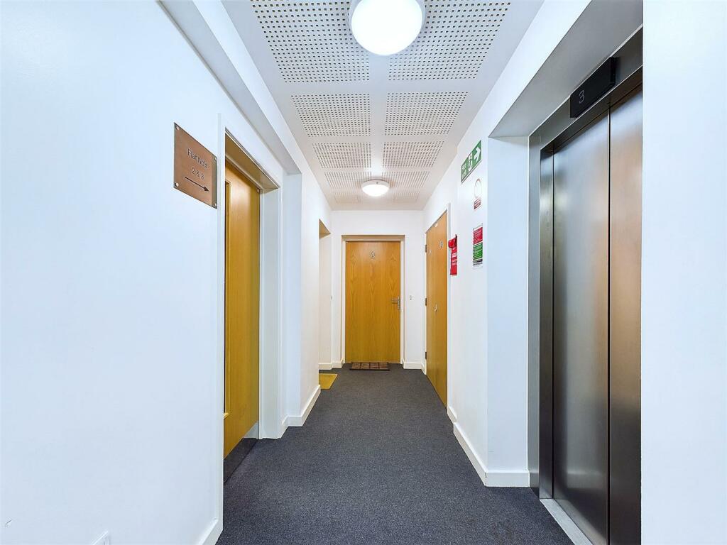 Additional image 14 of Station Approach Road, Coulsdon