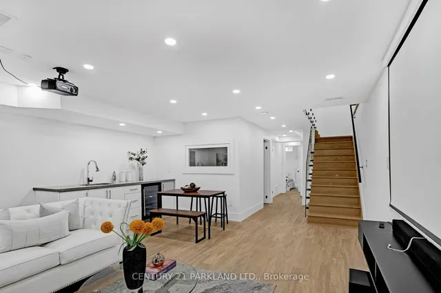 Additional image 31 of 978 Carlaw Ave