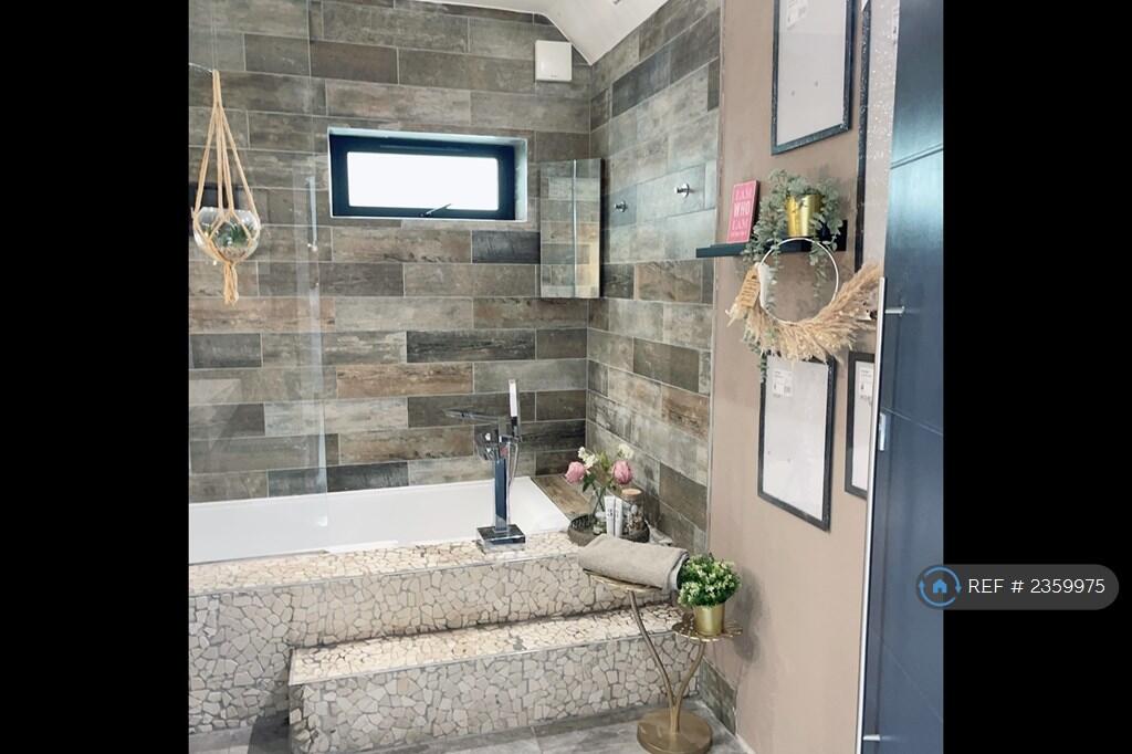 Additional image 3 of Milner Road, Surrey, CR3