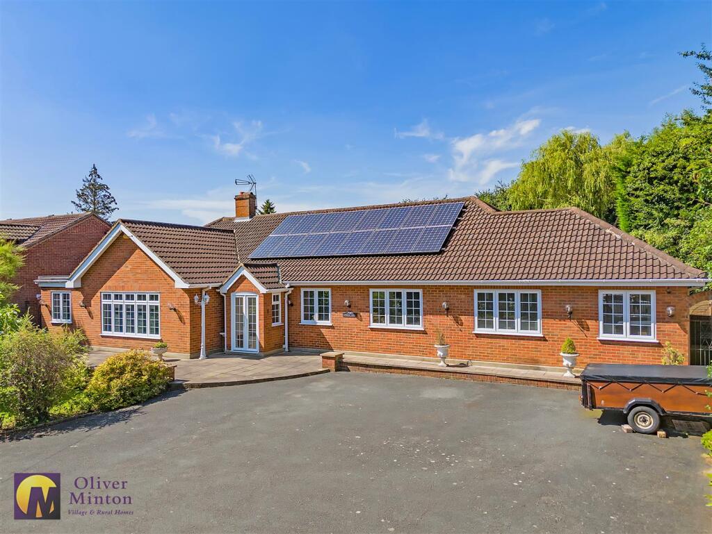 Additional image 32 of Hamlet Hill, Roydon: Spacious Detached Bungalow with Pool