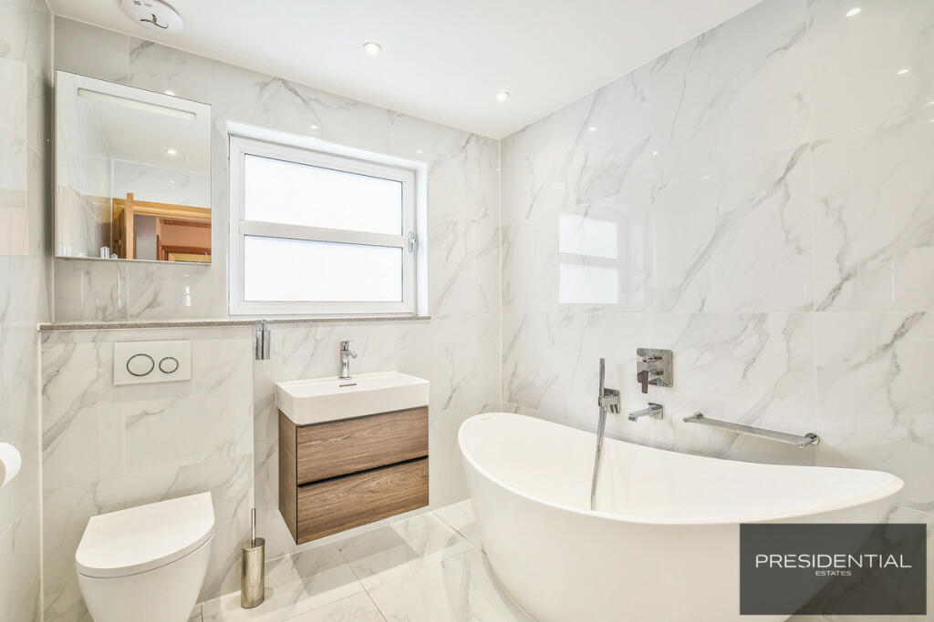 Additional image 23 of Dukes Avenue, Theydon Bois, CM16