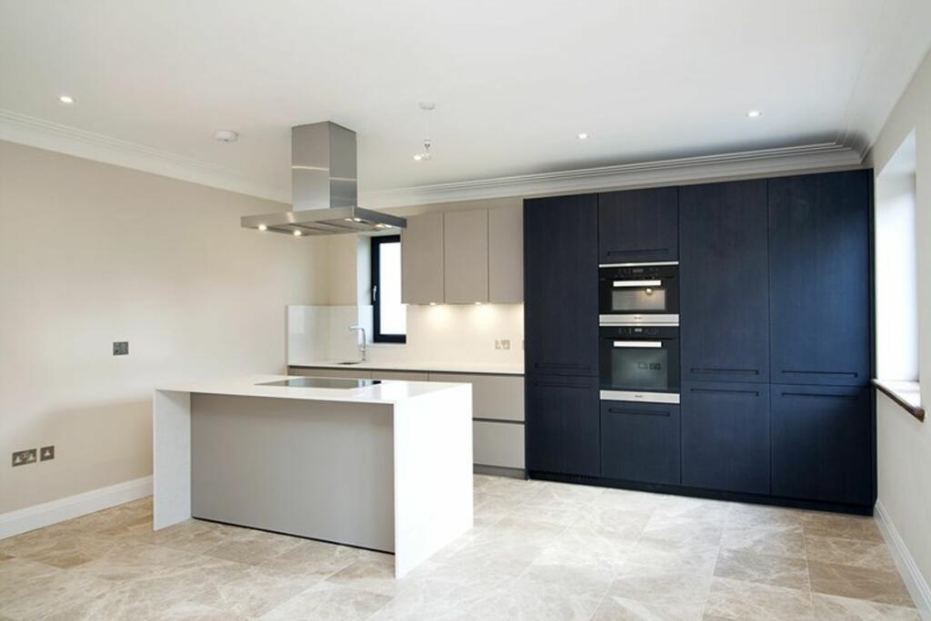 Additional image 4 of Station Road, Woldingham, CR3