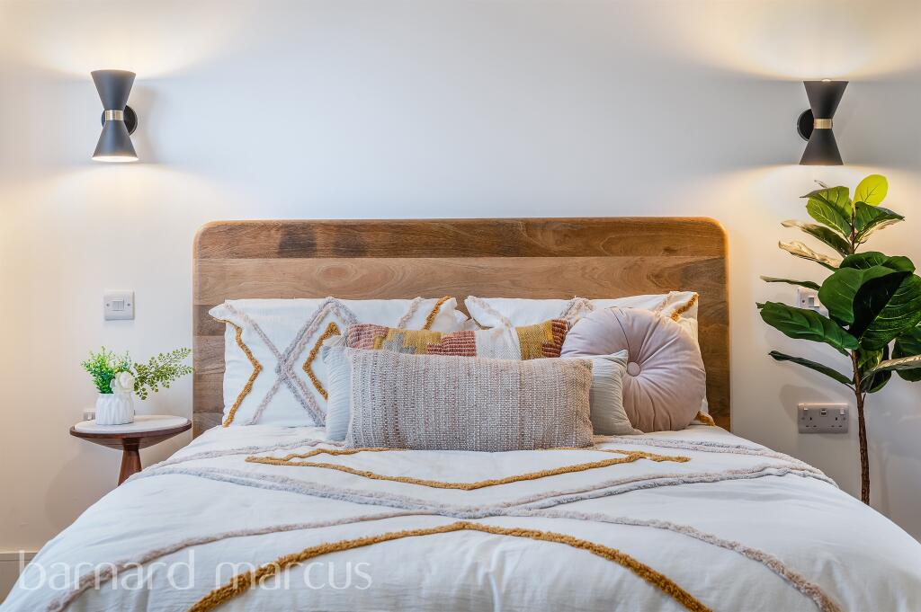 Additional image 18 of Bradmore Way, Coulsdon