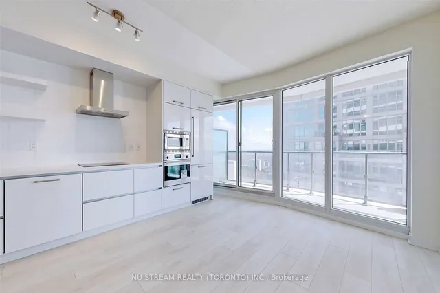 Additional image 10 of 2221 Yonge St St Unit 2405