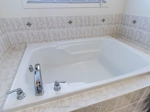 Additional image 21 of 83 Spicebush Terr