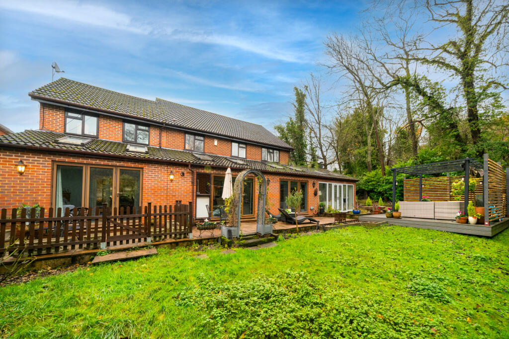 Additional image 16 of Farrers Place, Shirley Hills