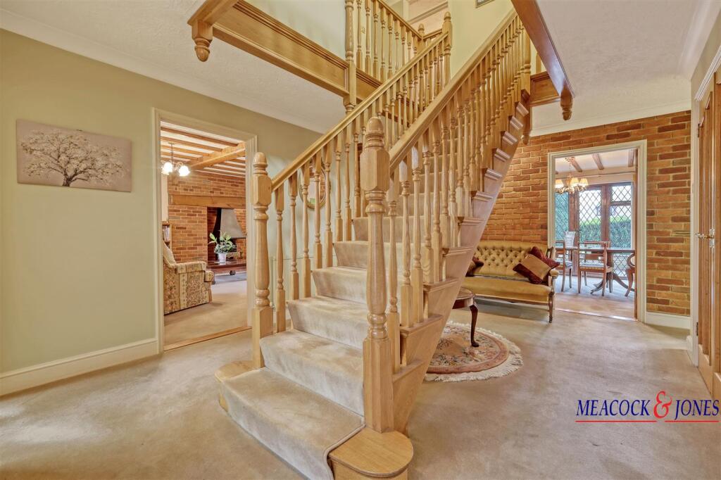 Additional image 10 of Roundwood Avenue, Hutton Mount, Brentwood