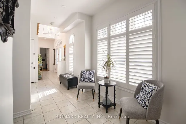 Additional image 19 of 53 Lola Cres