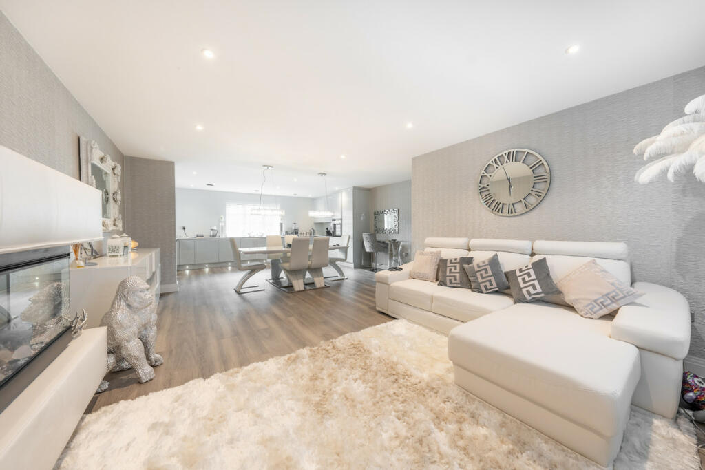 Additional image 13 of Chestnut Mews, Theydon Bois, CM16