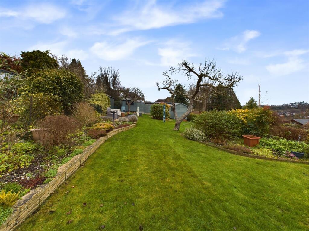 Additional image 13 of Alexander Road, Coulsdon