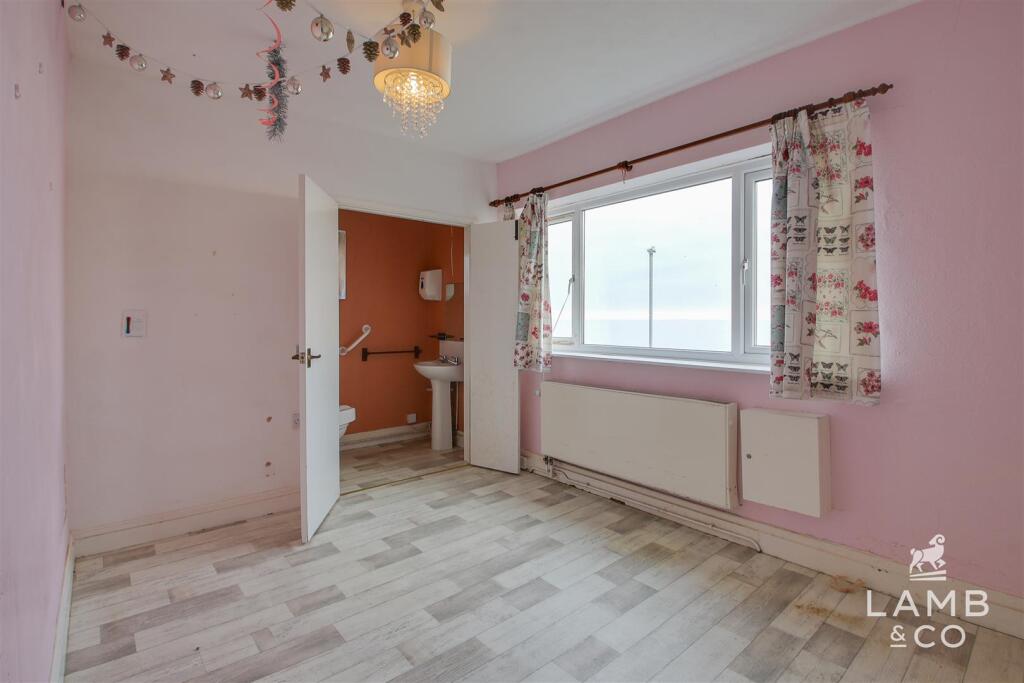 Additional image 14 of Cliff Parade, Walton On The Naze