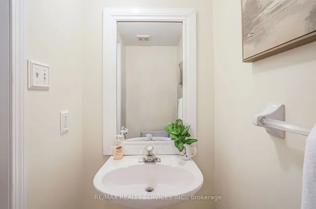 Additional image 8 of 28 Native Landing