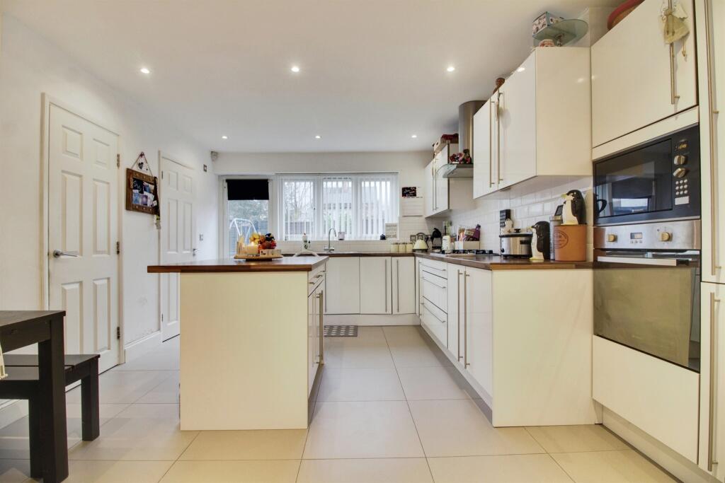 Additional image 19 of Parkfields, Roydon, Harlow