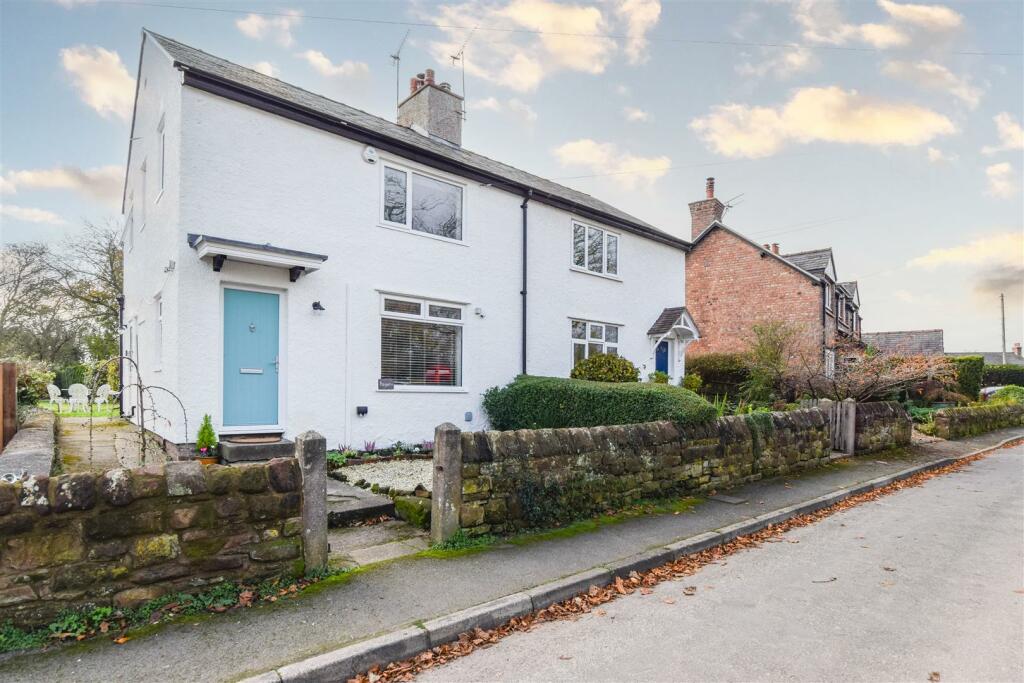 Primary image of Puddington Lane, Puddington, Neston