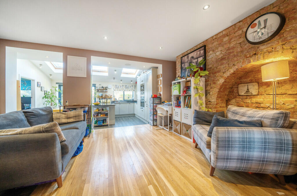 Additional image 7 of Oxford Close, Mitcham, CR4