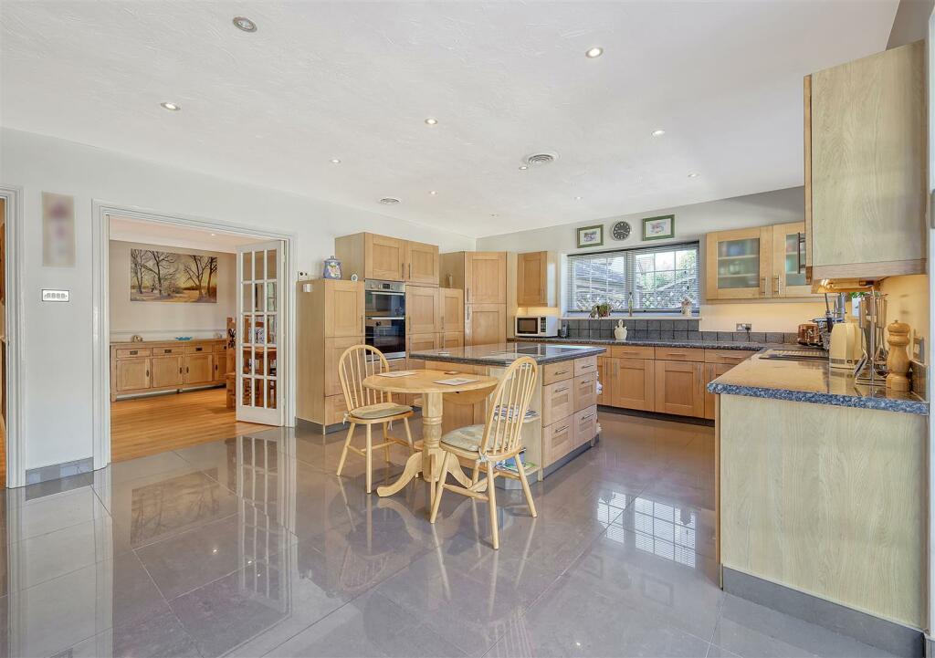 Additional image 11 of Hamlet Hill, Roydon: Spacious Detached Bungalow with Pool