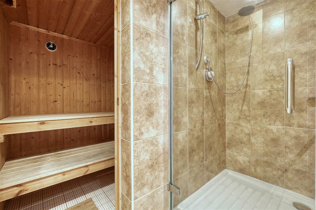 Additional image 29 of Hamlet Hill, Roydon: Spacious Detached Bungalow with Pool