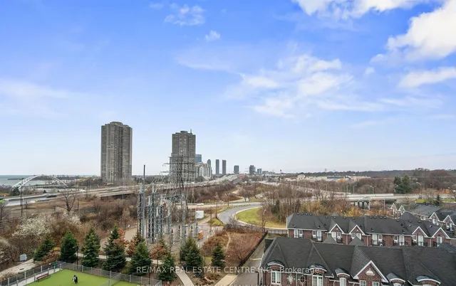 Additional image 34 of 105 The Queensway Ave Unit 303