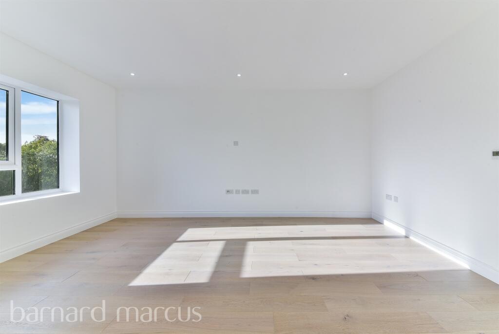 Additional image 4 of Sanderstead Road, South Croydon