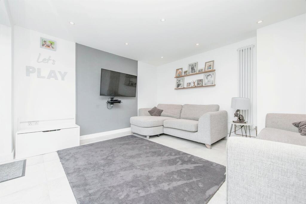 Additional image 6 of Bay View Crescent, Little Oakley, Harwich