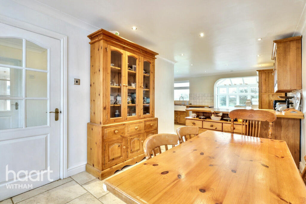 Additional image 4 of Weaversfield, Silver End