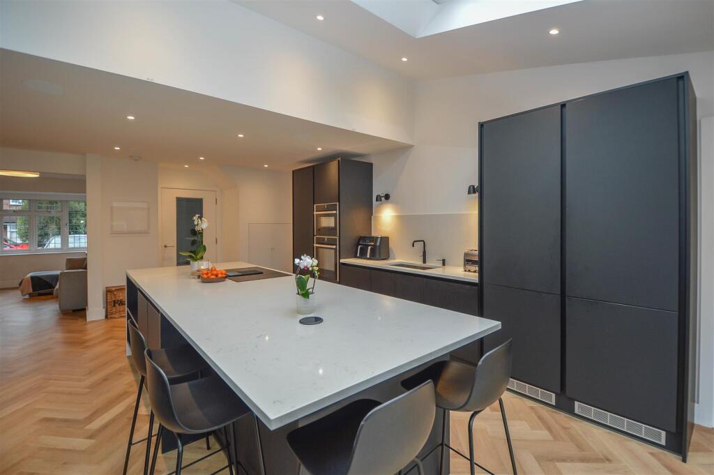 Additional image 6 of St. Nicholas Grove, Ingrave, Brentwood