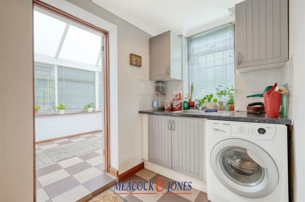 Additional image 8 of Mores Lane, Pilgrims Hatch, Brentwood