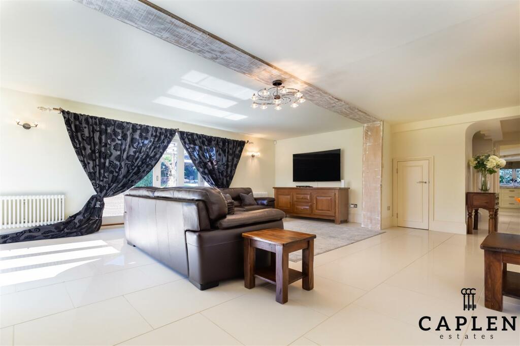 Additional image 9 of Fiddlers Hamlet