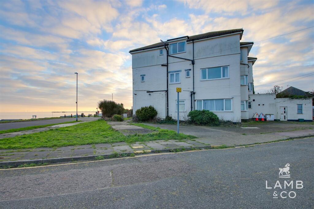Additional image 33 of Cliff Parade, Walton On The Naze