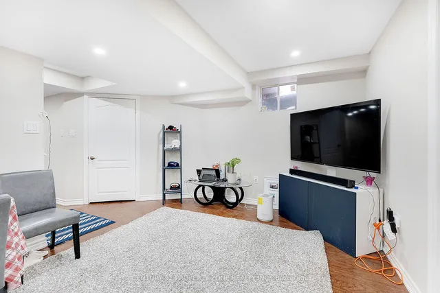 Additional image 24 of 9 Giltspur Rd