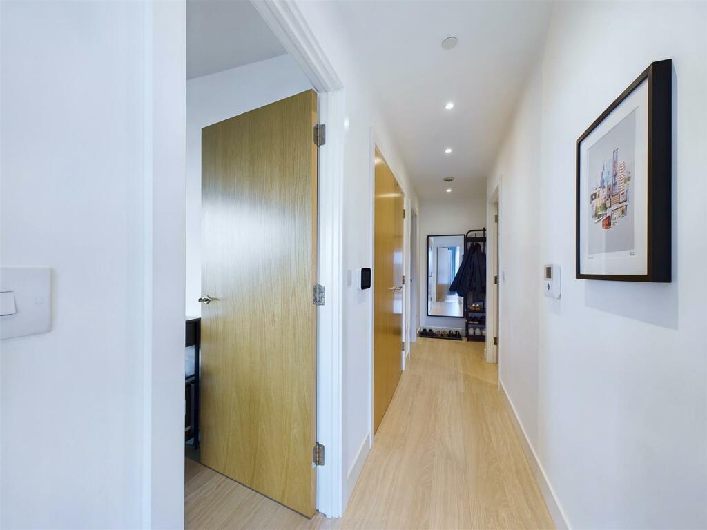 Additional image 15 of Cherry Orchard Road, Croydon