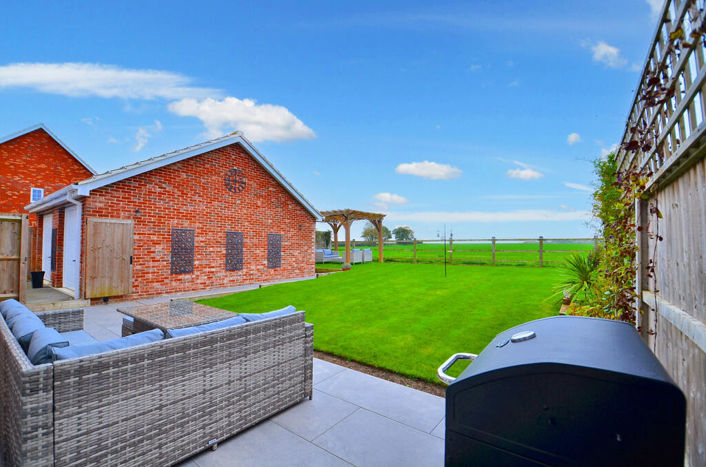 Additional image 18 of Manningtree, CO11