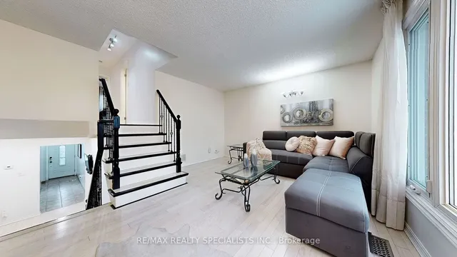 Additional image 17 of 94 Flamingo Cres