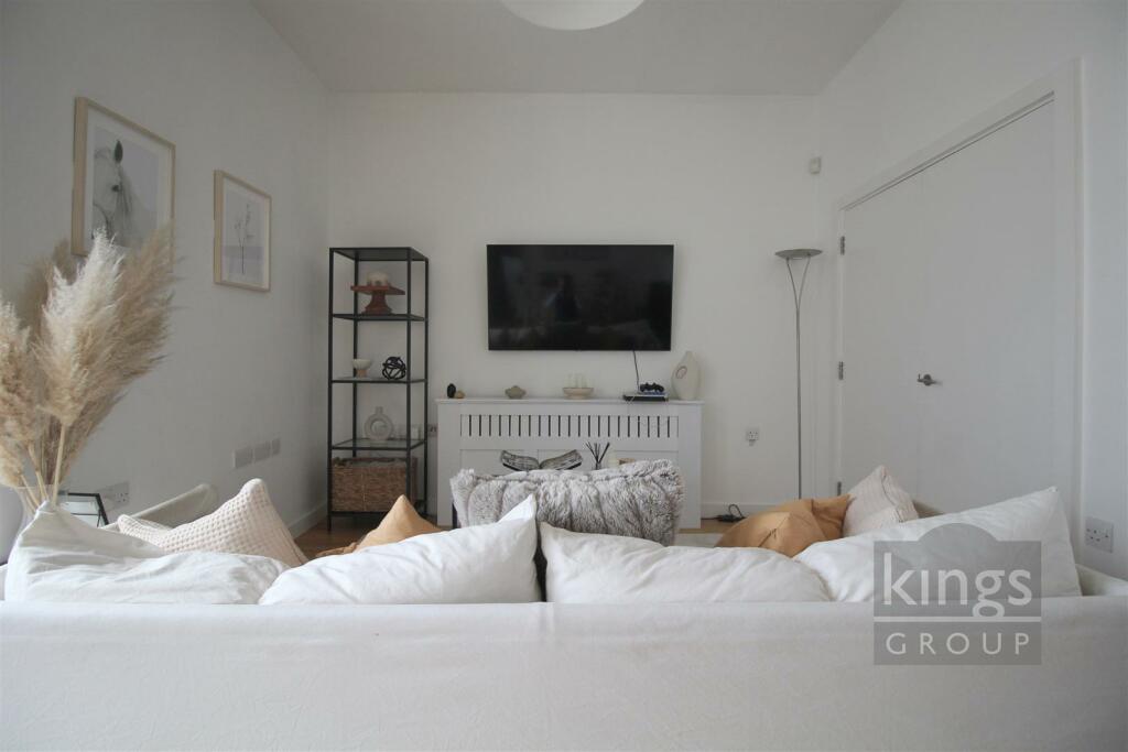 Additional image 7 of New Pond Street, Newhall