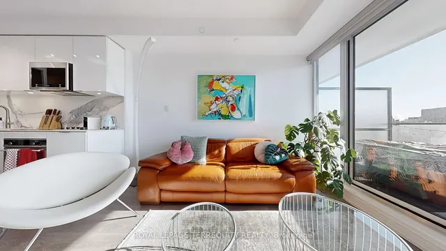 Additional image 6 of 609 Avenue Rd Unit 906