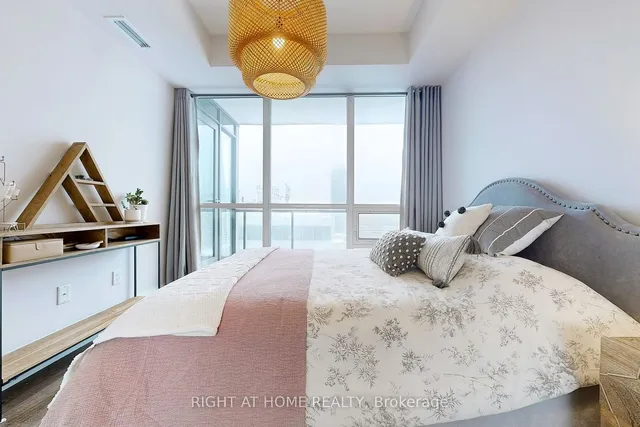 Additional image 16 of 30 Roehampton Ave Unit 1506