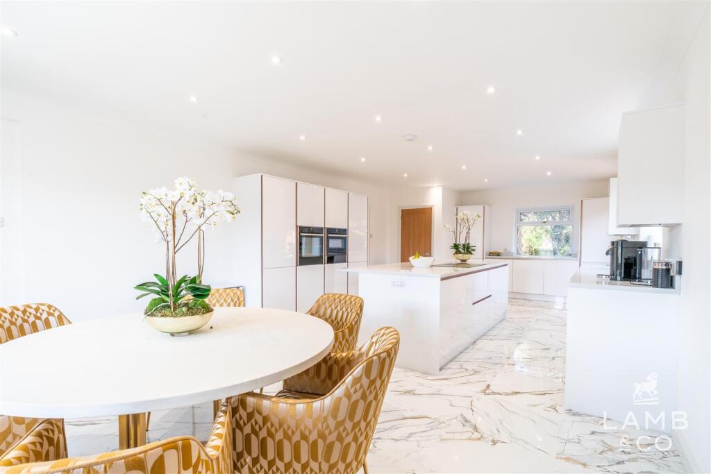 Additional image 11 of Seafront Position, Walton On The Naze