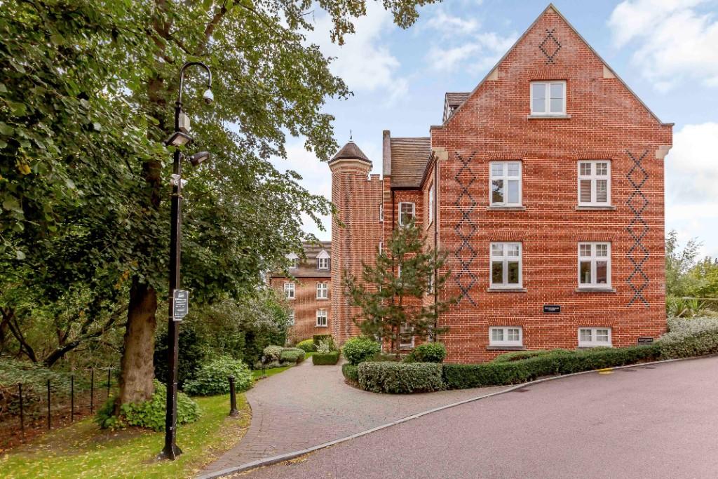 Additional image 14 of Roof Garden Apartment, The Galleries, Brentwood