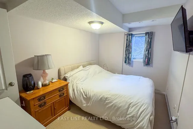 Additional image 31 of 33 Florence Wyle Lane