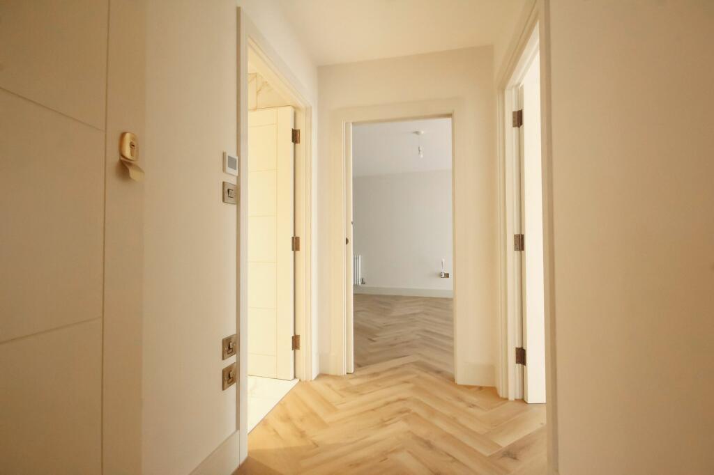 Additional image 11 of 44 The Green, Surrey, CR6