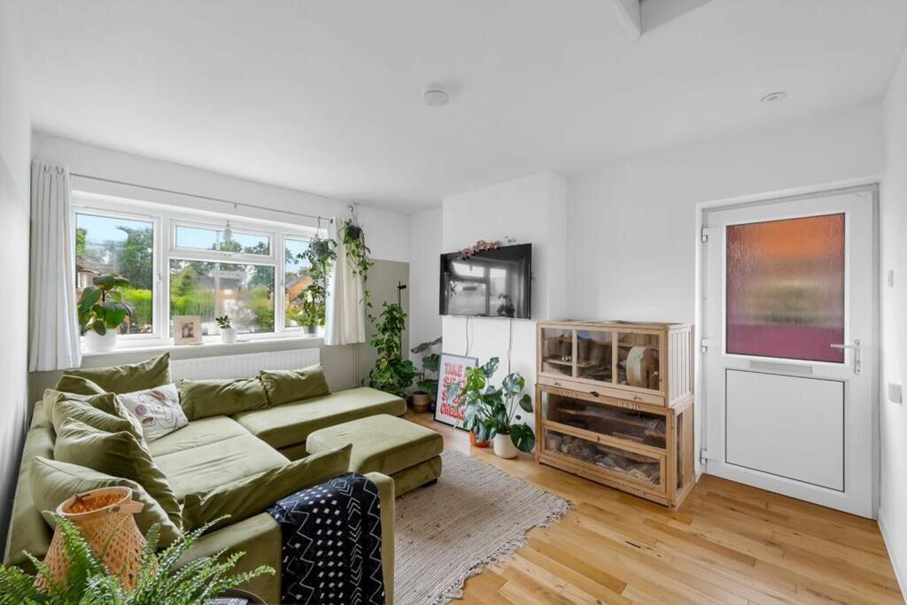 Additional image 7 of 6 Lime Grove, Warlingham, Surrey, CR6 9DB