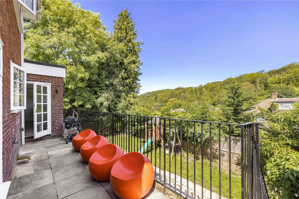 Additional image 18 of Dornford Gardens, Coulsdon, CR5