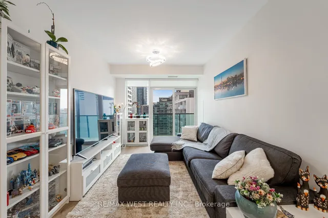 Additional image 16 of 70 Roehampton Ave Unit 1122