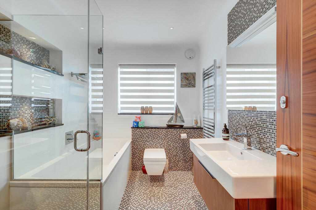 Additional image 9 of Cliff Way, Frinton-on-Sea