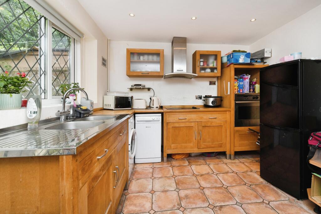 Additional image 2 of Wistaria Close, Pilgrims Hatch, Brentwood, Essex, CM15