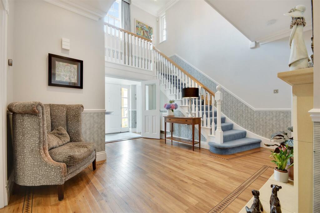 Additional image 41 of Thorndon Approach, Herongate, Brentwood