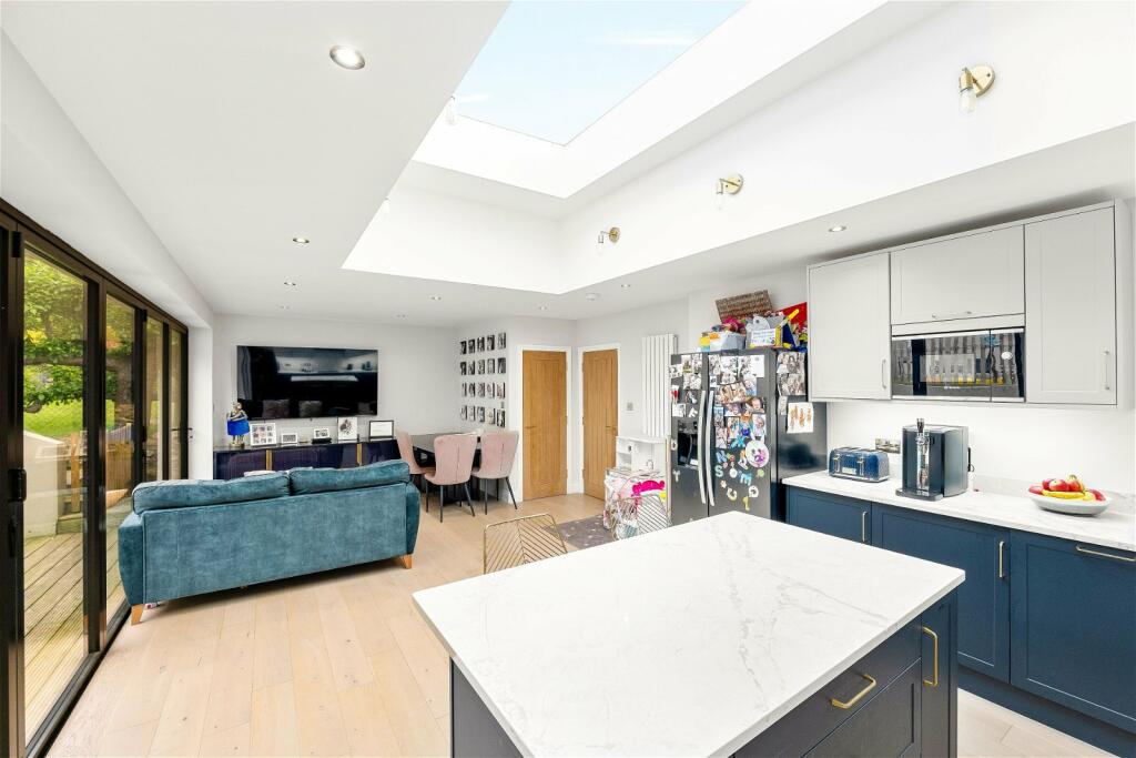 Additional image 8 of Caterham Drive, Coulsdon, CR5 1JQ