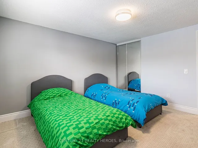 Additional image 25 of 34 Niagara Pl